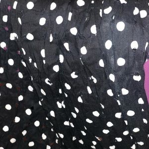 Crinkle Cotten scarf in navy with white polka dot